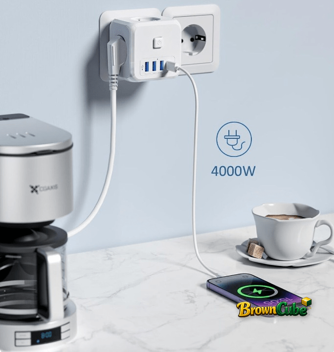 BrownCube™ - Cubo di alimentazione 7 - in - 1 EU con 3 prese AC e 4 porte USB - Brown's Hub Web