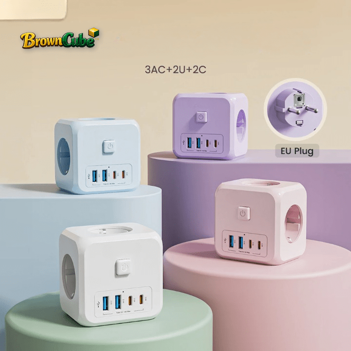 BrownCube™ - Cubo di alimentazione 7 - in - 1 EU con 3 prese AC e 4 porte USB - Brown's Hub Web